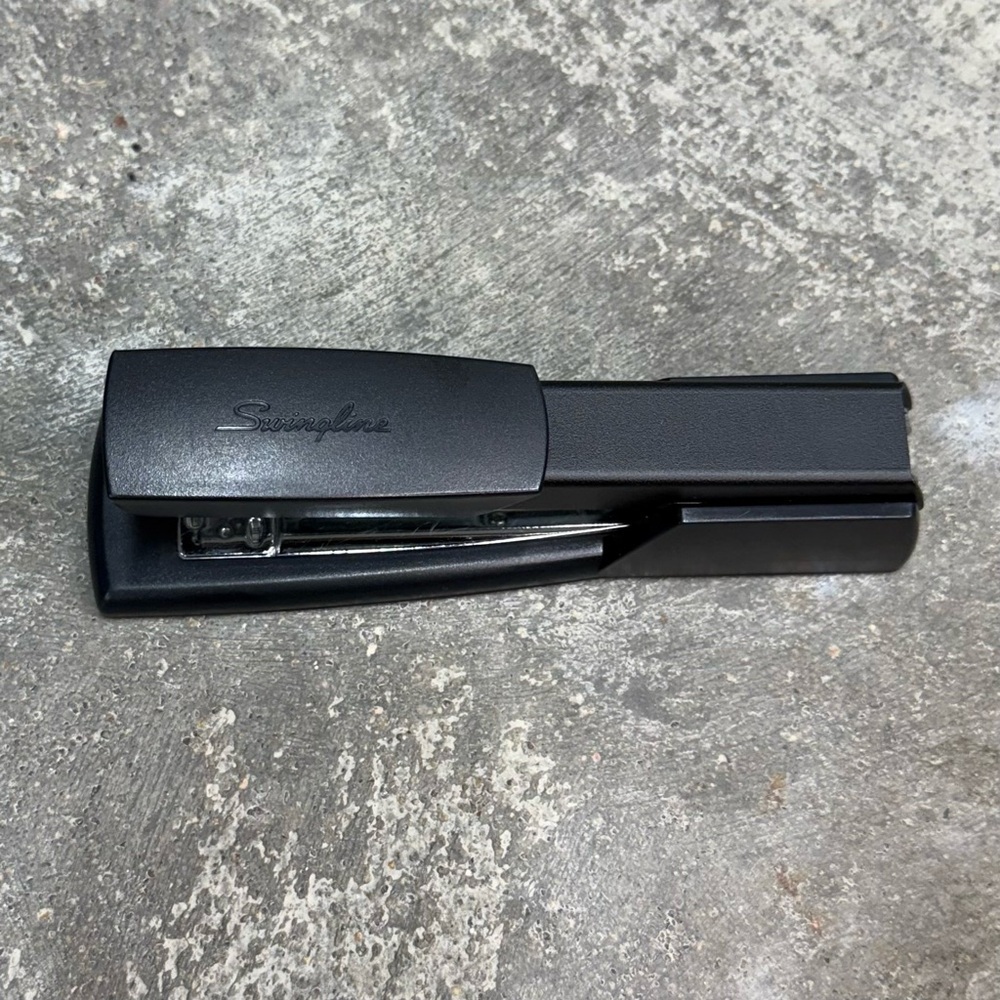 Swingline Full Strip Desktop Stapler 40XXX - Picture 2 of 6